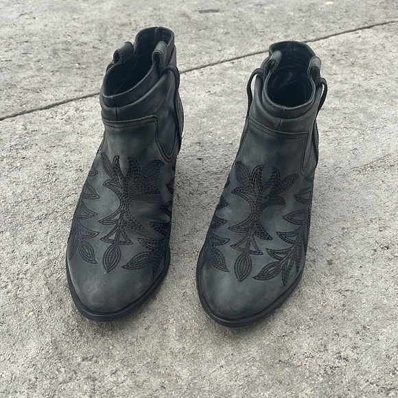 Joie Ajax Black Leather Embroidered booties size womens 38 - Picture 3 of 8